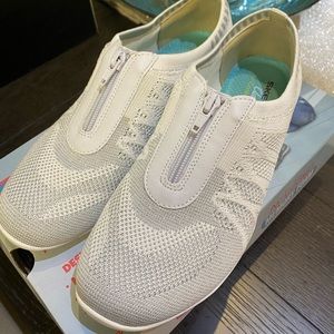 Skechers Unity Transcend Slip-On Women’s Shoes